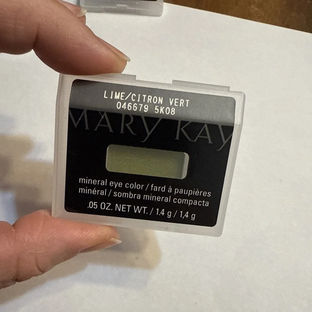 Mary Kay Mineral‎ Eye Color Shadow Lime Citron Vert 046679 .05 oz. DISCONTINUED